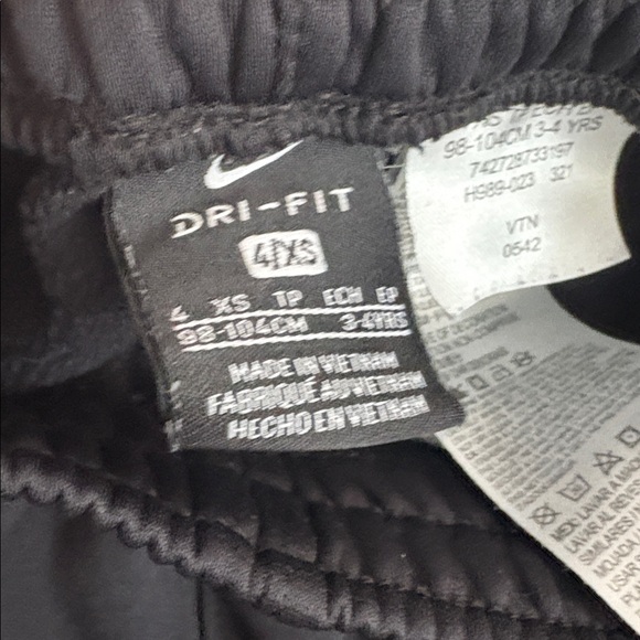 Nike Kids Boys Black and Gray Tracksuit with Neon Highlights Size XS/4 - Picture 2 of 2